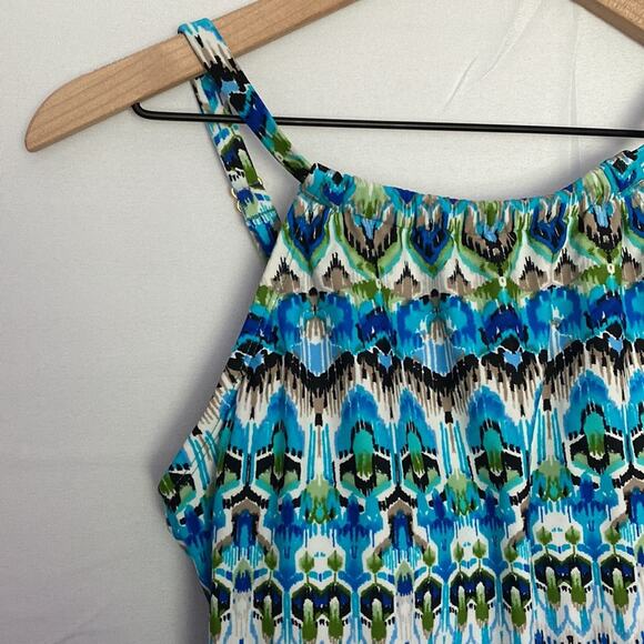 ❤️5/$25❤️ Adjustable Swim Tank Top - Picture 2 of 8